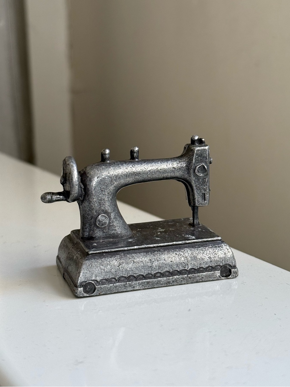 Made in Spain Metal Cast Antique Sewing Machine MCM Dollhouse Trinket Figurine